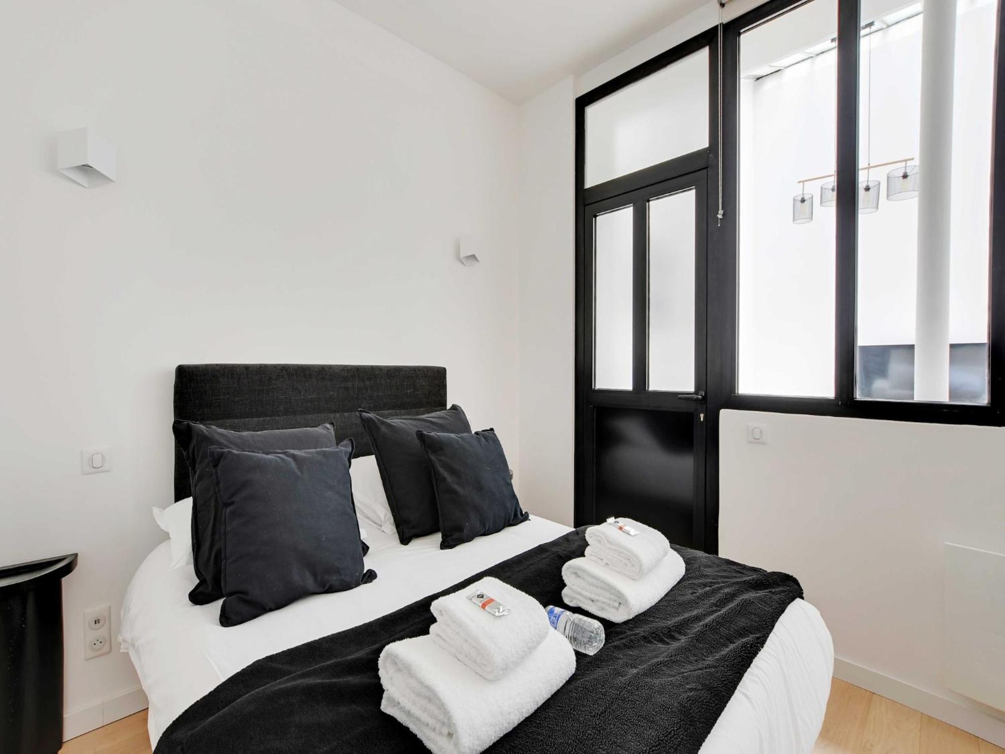 Appartement Authentique - 1br- 2p- Voltaire